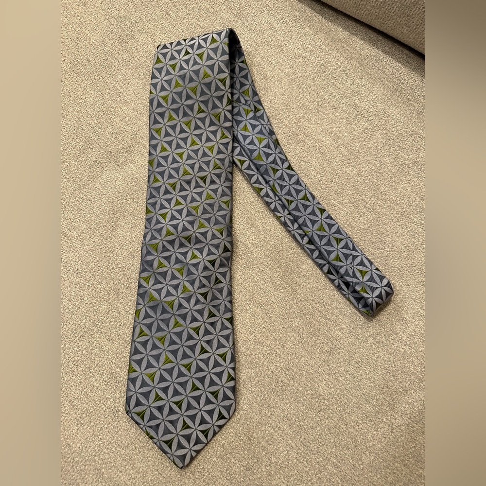 Barely worn men’s tie. Ted Baker London